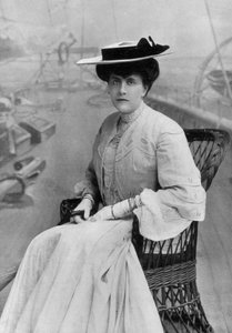アリスケッペル、1906 作： English Photographer